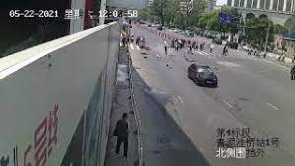 中国で高級車が 横断歩道に突っ込み4人が死亡 Easy News Easy Japanese Todai Reader